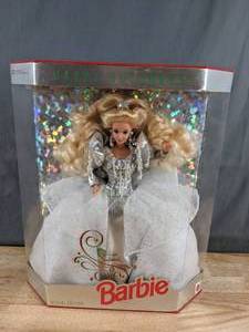 lot 42 image: Vintage Mattel 1992 Special Edition Happy Holidays Barbie Doll - X