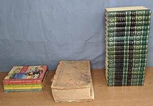 lot 126 image: Illustrated World Encyclopedia Set, Vintage The Golden Book Encyclopedia Set, Antique Websters New International Dictionary - X