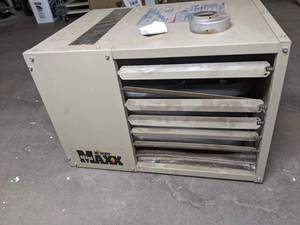 lot 134 image: Mr. Heater Big Maxx 80,000 BTU Heater - N