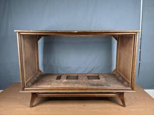 lot 146 image: Vintage Console TV Cabinet - N