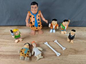 lot 149 image: Collection of 9 Flintstones Figurines - N