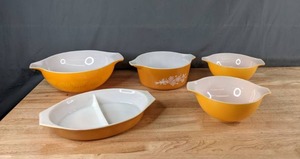 lot 178 image: Set of (5) Vintage Pyrex Cinderella Bowls and Serving Dishes (Butterfly Gold, Sunflower) - B