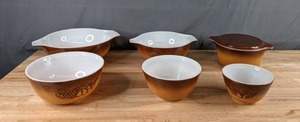 lot 181 image: 7-Piece Vintage Pyrex Cinderella and Round Mixing Bowls with Lid (BrownTan Old Orchard) - B