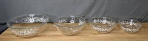 lot 210 image: Vintage Set of Four Pyrex Nesting Bowls - B