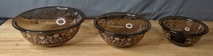 lot 212 image: Set of Three Nesting Brown Glass Pyrex Friendship Pattern - B