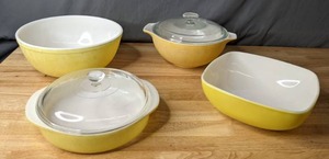 lot 217 image: Vintage Pyrex Yellow Four Piece Set - B