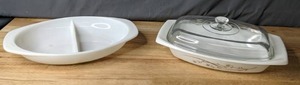 lot 218 image: Vintage Pyrex White Set of Two - B