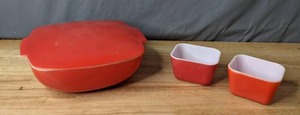 lot 219 image: Vintage Pyrex Red Ovenware and Refrigerator Dishes - B