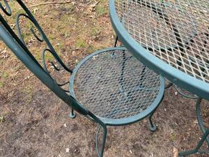 lot 40A image: Green Patio Set - T