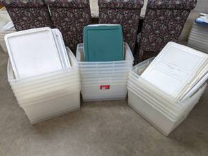 lot 281 image: Lot of 22 Plastic Bins and Plastic Lids - N