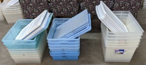 lot 283 image: Lot of 19 Plastic Bins and Plastic Lids - N