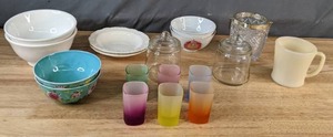 lot 292 image: Assortment of Vintage & Modern Dishes in Glass, Porcelain, Ceramic (Quadrifoglio, PCT, Pope Gosser) and more - Z