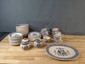lot 296 image: Vintage Collection of Johnson Brothers Hearts & Flowers Smooth Bread & Butter Plates, Bowls, Saucers, Coffee Cups and More - Z