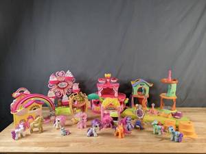 lot 317 image: Vintage My Little Pony Collection of Ponies and Accessories Ponyville, Popcorn Movie Theater and More - V