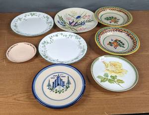 lot 426 image: Collection of 8 Decorative and Hand Painted Plates - V
