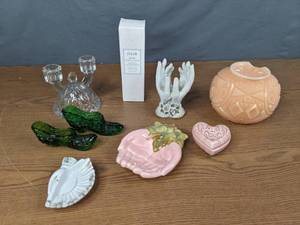 lot 424 image: Collection of 8 Decorative Glass, Ceramic and Porcelain Items, Candle & Glass Candle Holder, Fresh Rose Floral Toner - V