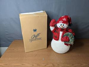 lot 394 image: Avon Collectible Fiber Optic Snowman Decor - V