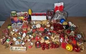 lot 352 image: A Collection of Christmas Decorations and Ornaments - V