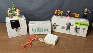 lot 354 image: A Set of Three Christmas Decoration Includes Department 56 item - V