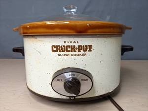 lot 415 image: Rival Crock Pot Slow Cooker - V
