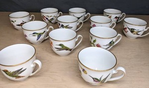 lot 382 image: Vintage Hummingbirds of the World Tea Cup Set - V