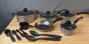 lot 372 image: Tramontina Cookware Pots and Pan Starter Set - V
