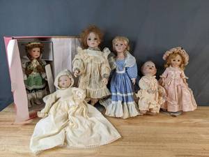 lot 400 image: Collection of (6) Vintage Porcelain Dolls - V