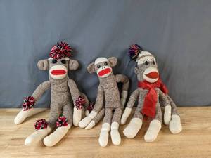 lot 401 image: Set of (3) Sock Monkeys - V
