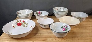 lot 368 image: Lovely Floral Melamine Ware Bowls - V