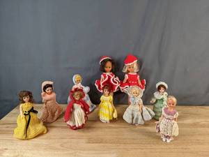 lot 451 image: Wonderful Vintage Doll Collection w Crochet Dresses - V