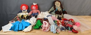 lot 456 image: Wonderful Vintage Collection of Dolls & Doll Clothes Raggedy Ann & Andy Dolls & More - V