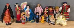 lot 443 image: Wonderful Vintage Doll Collection - V