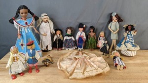 lot 444 image: Wonderful Vintage Doll Collection - V