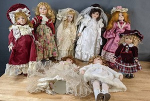 lot 447 image: Wonderful Vintage Porcelain Doll Collection - V