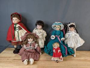 lot 439 image: Collection of 6 Vintage Dolls - V
