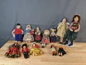 lot 440 image: Vintage Collection of (12) Toy Dolls - V