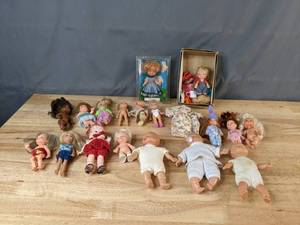 lot 441 image: Collection of (19) Toy Baby Dolls - V