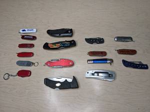 lot 546 image: Assortment of (17) Pocket Knives - V