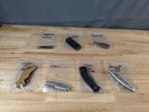 lot 555 image: Assortment of (7) Pocket Knives - V
