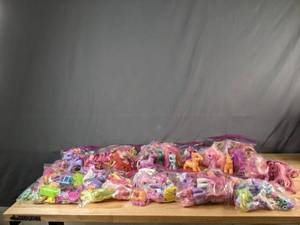 lot 529 image: Vintage Hasbro My Little Pony Collection of Ponies and Accessories - V