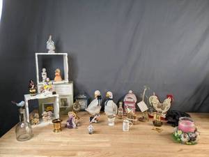 lot 522 image: Set of Two Display Cubes with Table Figurine Dcor Birds, Elephant, Mice, Girl, Candle and More - V