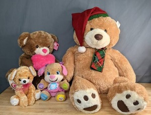 lot 614 image: Collection of 4 Stuffed Toys Bears and Dogs - V