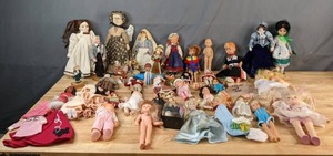 lot 616 image: Large Collection of Dolls - V