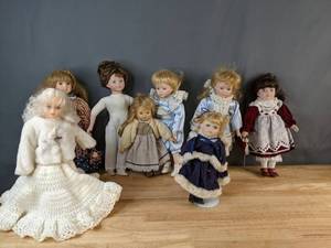 lot 574 image: Vintage Collection of (8) Decorative Girl Dolls - V