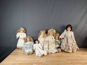 lot 575 image: Vintage Collection of (7) Decorative Girl Dolls - V