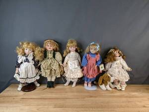 lot 569 image: Vintage Collection of (5) Decorative Girl Dolls - V