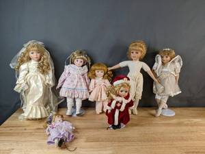 lot 570 image: Vintage Collection of (7) Decorative Girl Dolls - V
