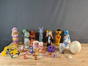 lot 641 image: Vintage Toy Lot Baba Looey, Peter Potamus, Rocky & Bullwinkle, Pink Panther & Many More - V
