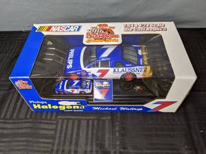 lot 727 image: Vintage New NASCAR Racing Champions Sponsor Series Philips Halogena Light Bulbs 7 Michael Waltrip Die Cast Replica - W