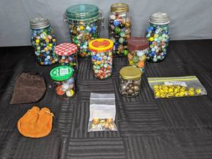 lot 714 image: Collection of Patterned and Glass Marbles - W